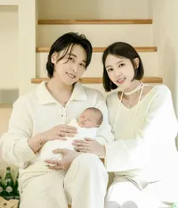 Pemotretan Keluarga Lee Sungmin Suju dan Kim Sa Eun, Cutenya Baby PoPo Bikin Gemas