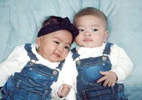 Pemotretan Keluarga Syahnaz Sadiwah & Jeje Bareng Si Kembar Baby Zayn dan Zunaira, Kompak Pakai Baju Matching!