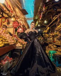 Pemotretan Melaney Ricardo di Pasar dengan Gaun Seharga 1 Miliar, Gayanya Gokil!