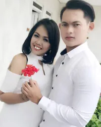 Pemotretan Nuansa Putih Ala Elly Sugigi & Irfan Sbaztian, Prewed?