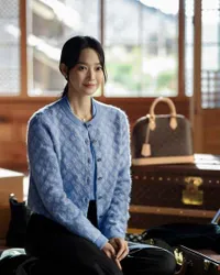 Pemotretan Shin Min Ah Bareng Louis Vuitton, Aura Elegan Terpancar Paripurna