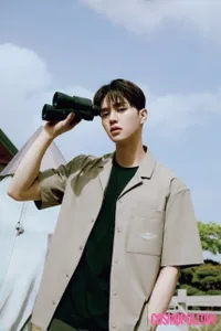 Pemotretan Song Kang dengan OOTD Sederhana, Gayanya Bagai Pacar Kamu dalam Mimpi Terindah