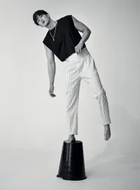 Pemotretan Terbaru Ahn Bo Hyun Musuh Park Seo Joon di 'ITAEWON CLASS', Otot Lengannya Bikin Salah Fokus