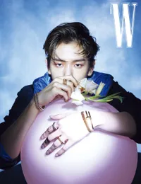 Pemotretan Terbaru Baekhyun EXO Tampilkan Pesona Pretty Boy, Pakai Anting-Anting - Tahi Lalat Tak Ditutupi Makeup
