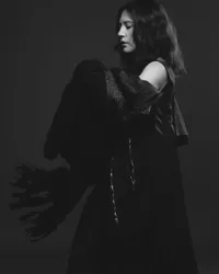 Pemotretan Terbaru Hannah Al Rashid, Dramatis Dalam Hitam Putih