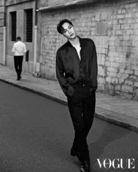 Pemotretan Terbaru Kai EXO di Paris yang Tetap Hot Tanpa Buka-Bukaan, Penuh Senyum Manis Saat di Balik Kamera