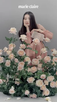 Pemotretan Terbaru Kim Tae Ri Bareng Bunga-Bunga, Tunjukkan Pesona Kelembutan Sang Aktris   