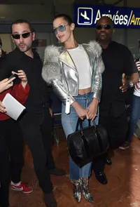 Penampilan Bella Hadid Selama di Cannes, Sering Pakai Outfit Hot