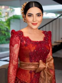 Penampilan Cantik Ashanty di Pernikahan Kakak Sarah Menzel, Cantik Classy