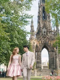 Penampilan Cassandra Lee Selama Honey Moon, Cantik Kenakan Gaun Pink Bak Barbie