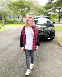 Penampilannya Selalu Curi Perhatian, Ini 11 Potret Terbaru Evelin Nada Anjani yang Makin Cantik dan Keren Abis dengan Rambut Pink - Disebut Kurusan