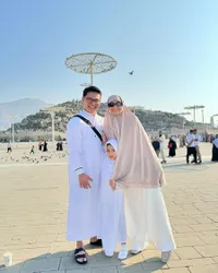 Penampilannya Tuai Pujian, 8 Potret Acha Septriasa Jalani Puasa Ramadan Sambil Umrah ke Tanah Suci