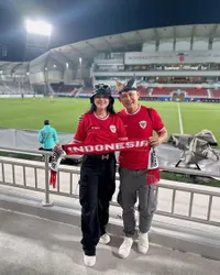 Pendukung Setia, 8 Potret Fitri Carlina Antar Timnas Indonesia Hingga Menonton Langsung di Stadium- Tidak Pernah Menyesal