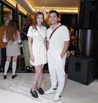 Pengantin Baru Makin Bahagia, 7 Potret Kompak Aaliyah Massaid & Thariq Halilintar Datang ke Pesta Pakai Busana Putih