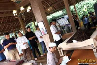 Penuh Duka Isak Tangis, Inilah Foto-Foto Pemakaman Didi Petet
