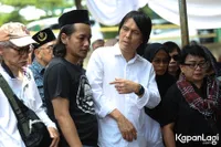 Penuh Haru Pemakaman Totok Sardjan, Once Mekel Ungkap Kondisi Terakhir Sang Mertua