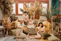 Penuh Kebahagian Berlipat Ganda, 8 Photoshoot Terbaru Keluarga Wendy Cagur yang Bikin Gemas - Baby Aiko Lucu Sekali Rambutnya Jadi Sorotan