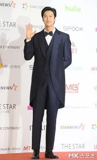 Penyegaran Mata! Deretan Aktor Tampan di Red Carpet AAA 2021, Cha Eun Woo Sampai Ganti Kostum Dua Kali