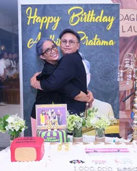 Perayaan Ultah ke-33 Andhika Pratama, Unik Dandan Tua Bareng Ussy Sulistiawaty