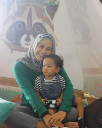 Pergi ke Taman Safari, Begini Rasa Sayang Nina Zatulini Pada Anak