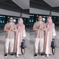 Pergi Umrah, Arief Muhammad dan Istri Doakan Follower Dapat Jodoh