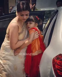 Peringatan 13 Hari Wafatnya Ayahanda, Aishwarya Ajak Aaradhya