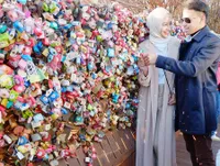 Perjalanan Mesra Poppy Bunga & Suami ke Korea, Bikin Pengen Nikah
