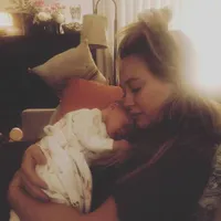 Perjuangan Hilary Duff Sebagai Ibu Baru, Jauh Dari Kesan Glamor