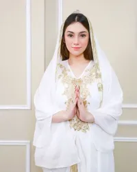 Pernah Diisukan Mualaf, Ini 10 Potret Celine Evangelista yang Sempat Mengaku Nyaman Berhijab - Tampil Cantik Bak Barbie Salihah Sampai Disebut 'Bu Hajah'