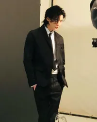 Pernah Gondrong Pada Masanya, Simak Kumpulan Potret Lee Jong Suk Dengan Rambut Panjangnya yang Bikin Ambyar Penggemar
