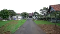 Pernah Jadi Aktor Termahal Pada Masanya, Intip 9 Potret Rumah Roy Marten yang Luas Banget - Dijamin Bikin Melongo