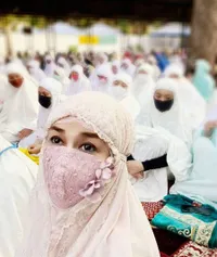 Pernah Mati Suri dan Alami Perubahan Spiritual, Ini 8 Potret Paramitha Rusady yang Tetap Cantik saat Berhijab - Sudah 10 Tahun Menjanda