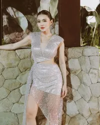 Pernah Nyaris 'Dijual' ke Pejabat oleh Manajer, Ini 8 Potret Wika Salim yang Kariernya Makin Cemerlang - Hobi Pakai Mini Dress dan Rok Pendek