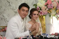 Pernikahan Ifan Seventeen & Dylan, Manis Dihiasi Balon - Ciuman