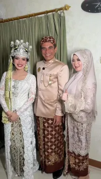 Pernikahan Karnisya Anak Teddy Syach dan Mendiang Rina Gunawan, Melly Goeslaw Jadi Wedding Singer