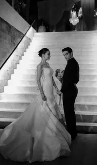 Persiapan Nikah Cuma 2 Bulan, Begini Detail Gaun Resepsi Luna Maya yang Dibuat Khusus - Anggun dan Elegan