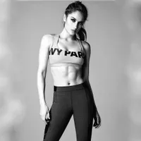 Perut Sixpack & Deretan Bukti Cinta Laura Memiliki Tubuh Indah