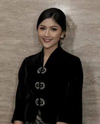 Perutnya Sempat Ramai Disorot, 8 Potret Erina Gudono yang Pernah Dikira Hamil oleh Netizen - Pilih Tunda Momongan Demi Hal Mulia