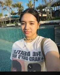Pesaing Berat Sang Ibu, 8  Potret Lovely Rumangkan Putri Sulung Angel Karamoy yang Kini Beranjak Dewasa - Punya Kecantikan Natural