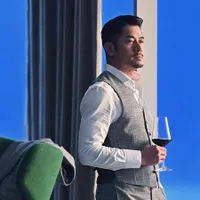 Pesona Aaron Kwok di Usia 55, Sangat Serasi dengan Istri Meski Beda Umur 22 Tahun