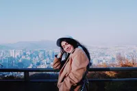 Pesona Cantik Dea Annisa Memakai Hanbok Saat Jalan-Jalan di Korea