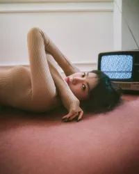 Pesona Cantik Song Hye Kyo di Pemotretan Elle Korea, Ahjumma Rasa Noona Pamer Body Goals