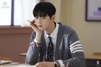 Pesona Cha Eun Woo Pakai Seragam, Gantengnya Ugal-ugalan