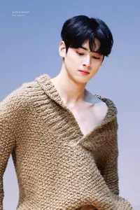 Pesona Cha Eun Woo Pamer Pundak di Acara Fansign, Bikin Berdebar!