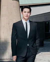 Pesona Cowok Ganteng dan Kaya Raya, Mingyu SEVENTEEN yang Jadi Brand Ambassador Berbagai Brand - Mulai dari Skincare Hingga High End Fashion