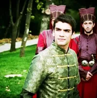 Pesona Gurbey Ileri 'Pangeran Mehmed', Bikin Lutut Lemas Total