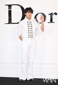 Pesona Mingyu SEVENTEEN di Event DIOR Seoul, Ganteng Bak Pangeran