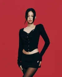 Pesona Serba Merah Jennie BLACKPINK, Potret yang Picu Lonjakan Follower Columbia Records Usai Pengumuman Solo