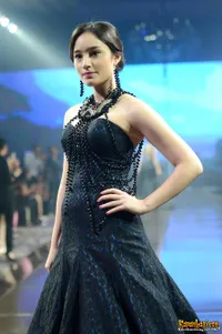 Pesona Tatjana Saphira VS Luna Maya, Wajah Blesteran 2 Generasi