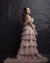 Pesonanya Tak Lekang Waktu, 10 Potret Cantik Ardina Rasti dalam Photoshot Terbaru - Gemas Berpose Bareng Sang Buah Hati
